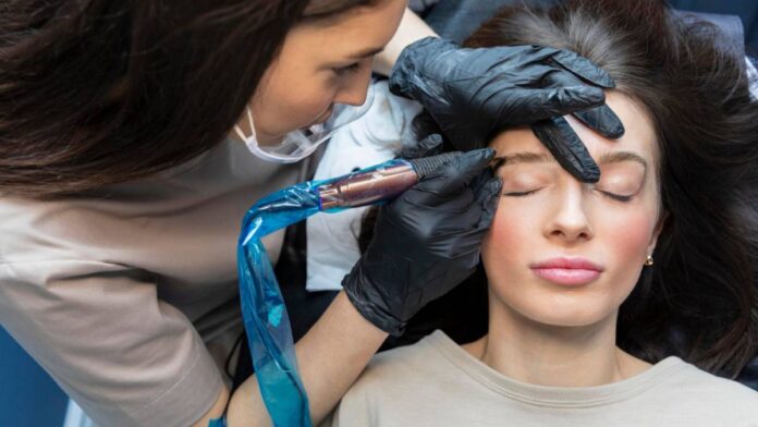 szemöldök tetoválás